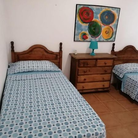 Habitacion En Un Bajo 2 Camas Individual Casa Compartida Abades  Eksteriør bilde
