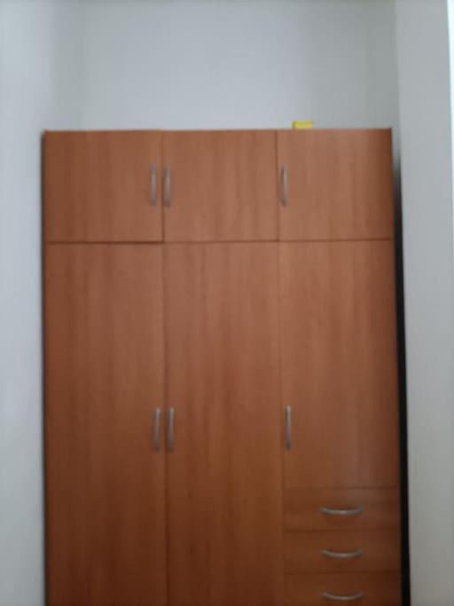 Habitacion En Un Bajo 2 Camas Individual Casa Compartida Abades  Eksteriør bilde