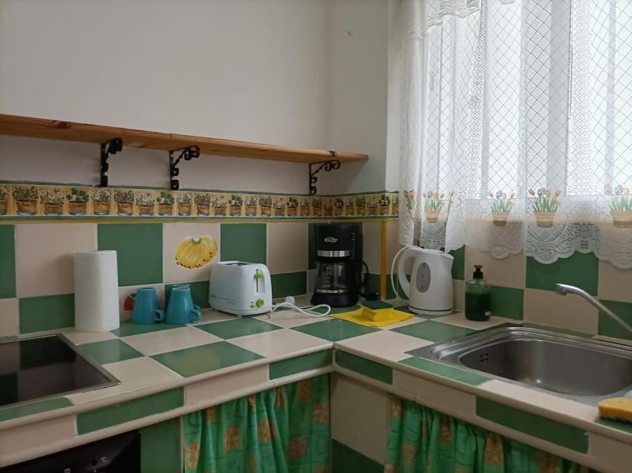 Habitacion En Un Bajo 2 Camas Individual Casa Compartida Abades  Eksteriør bilde
