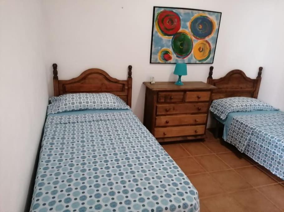 Habitacion En Un Bajo 2 Camas Individual Casa Compartida Abades  Eksteriør bilde