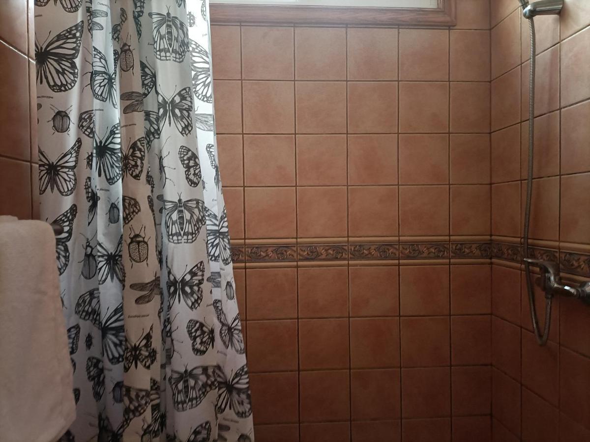Habitacion En Un Bajo 2 Camas Individual Casa Compartida Abades  Eksteriør bilde