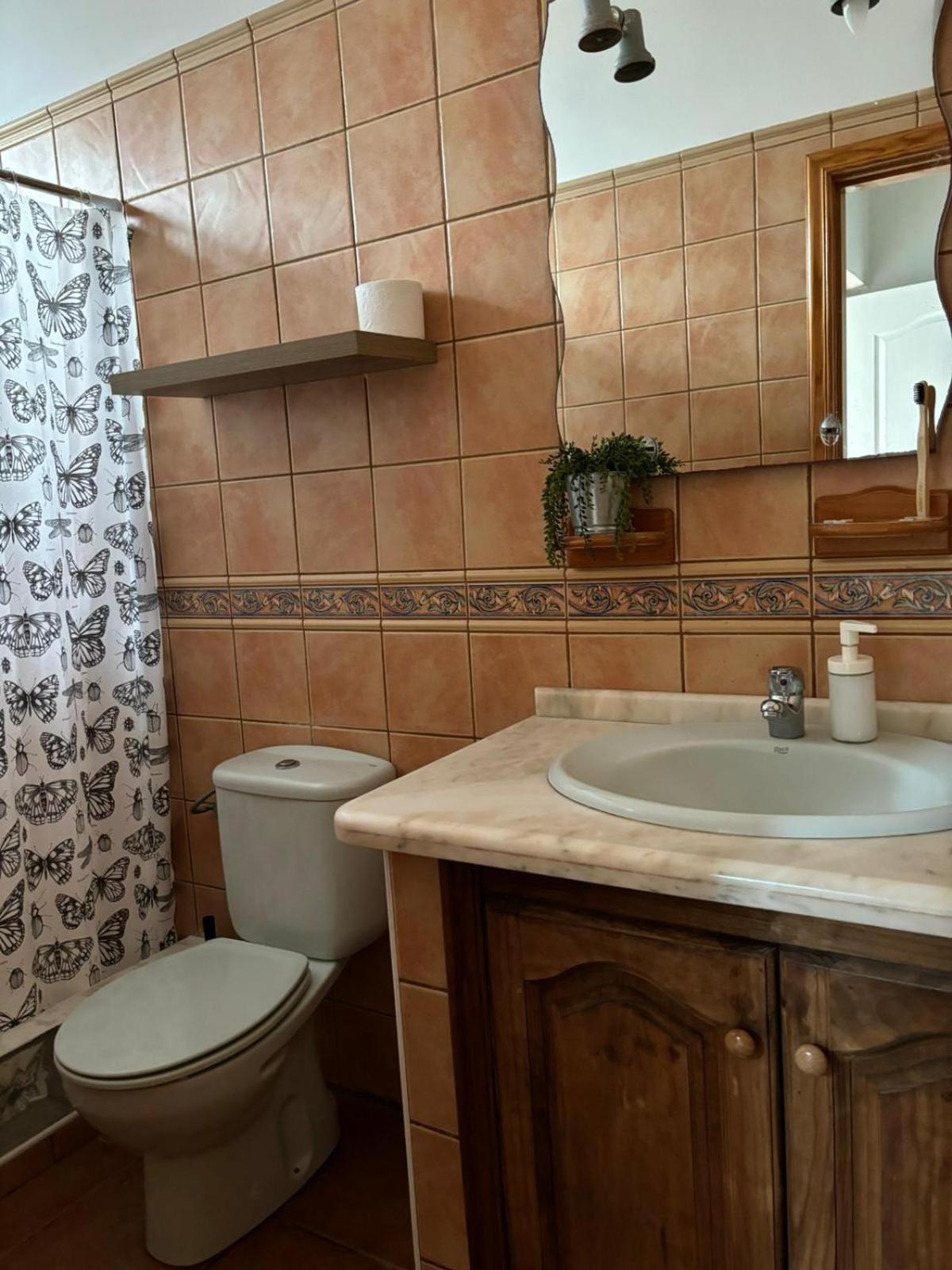 Habitacion En Un Bajo 2 Camas Individual Casa Compartida Abades  Eksteriør bilde