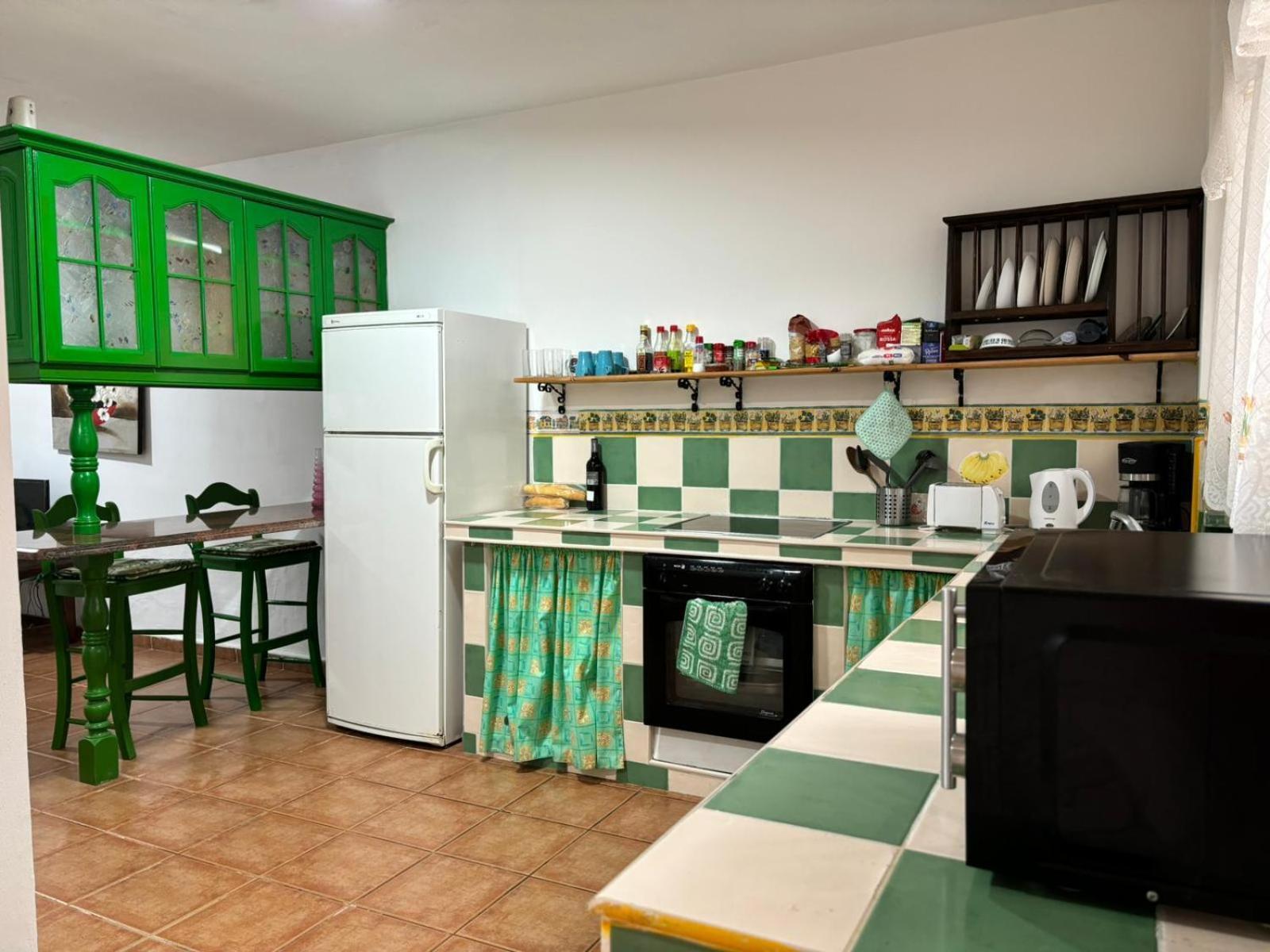 Habitacion En Un Bajo 2 Camas Individual Casa Compartida Abades  Eksteriør bilde